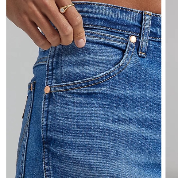 WOMEN'S WRANGLER® WANDERER 622 HIGH RISE FLARE JEAN IN SMOKE SEA - Picture 3 of 12